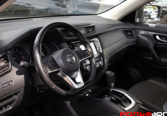 Подержанный автомобиль Nissan X-Trail 2021 года (10 фото)