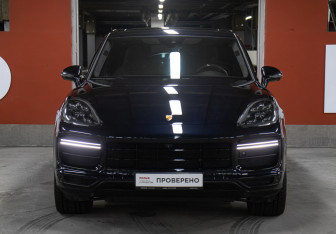Подержанный автомобиль Porsche Cayenne 2018 года (2 фото)