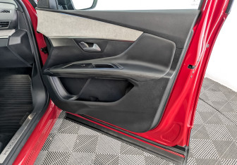 Подержанный автомобиль Peugeot 3008 2021 года (25 фото)