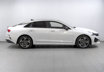 Подержанный автомобиль Kia K5 2021 года (4 фото)