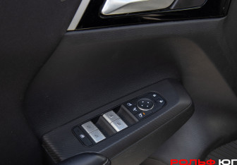 Подержанный автомобиль Mitsubishi Outlander 2022 года (17 фото)