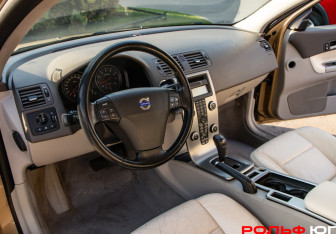 Подержанный автомобиль Volvo C30 2007 года (13 фото)