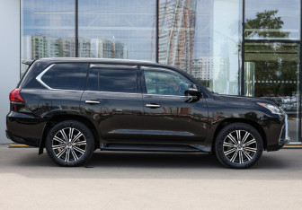 Подержанный автомобиль Lexus LX 2021 года (4 фото)