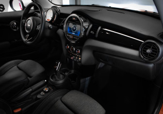 Подержанный автомобиль MINI Hatch 2019 года (19 фото)