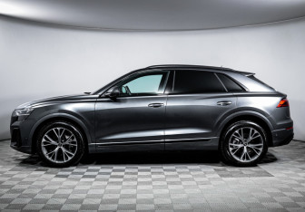 Подержанный автомобиль Audi Q8 2024 года (8 фото)