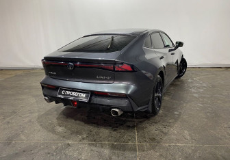 Подержанный автомобиль Changan UNI-V 2023 года (6 фото)