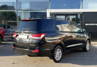 Подержанный автомобиль SsangYong Stavic 2013 года (5 фото)