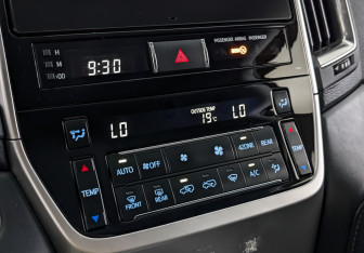 Подержанный автомобиль Toyota Land Cruiser Suv 2019 года (26 фото)