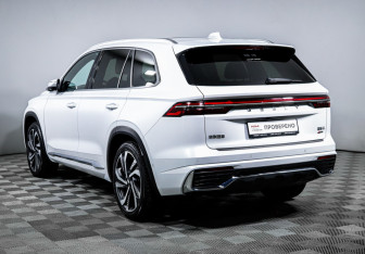 Подержанный автомобиль Geely Monjaro 2024 года (7 фото)