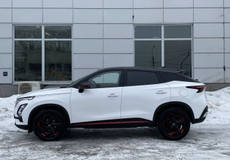 Подержанный автомобиль Omoda C5 2022 года (8 фото)