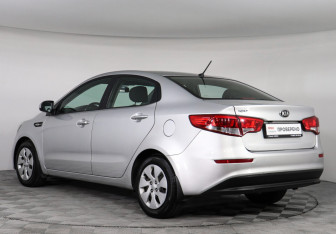 Подержанный автомобиль Kia Rio Sedan 2016 года (6 фото)