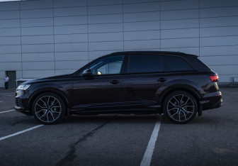 Подержанный автомобиль Audi Q7 2021 года (8 фото)