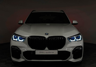 Подержанный автомобиль BMW X5 2020 года (8 фото)