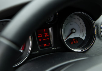 Подержанный автомобиль Peugeot 408 2013 года (9 фото)