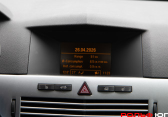 Подержанный автомобиль Opel Astra Sedan 2010 года (17 фото)