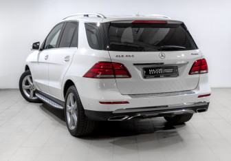 Подержанный автомобиль Mercedes-Benz GLE 2016 года (7 фото)