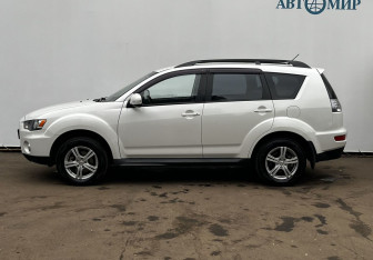 Подержанный автомобиль Mitsubishi Outlander 2011 года (8 фото)