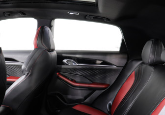 Подержанный автомобиль Geely Coolray 2024 года (12 фото)