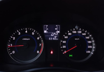 Подержанный автомобиль Hyundai Solaris Hatchback 2016 года (12 фото)