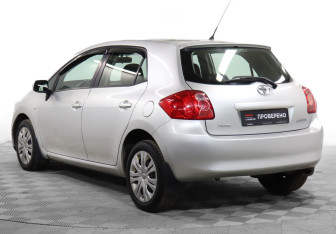 Подержанный автомобиль Toyota Auris Hatchback 2007 года (7 фото)
