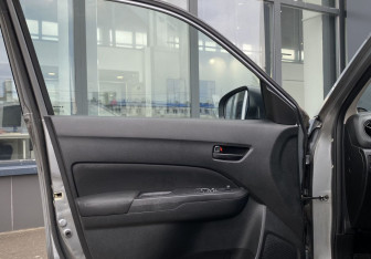 Подержанный автомобиль Suzuki Vitara 2015 года (16 фото)