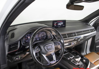 Подержанный автомобиль Audi Q7 2015 года (21 фото)