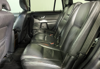 Подержанный автомобиль Volvo XC90 2005 года (10 фото)