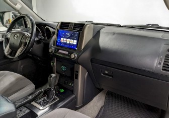 Подержанный автомобиль Toyota Land Cruiser Prado 2012 года (21 фото)