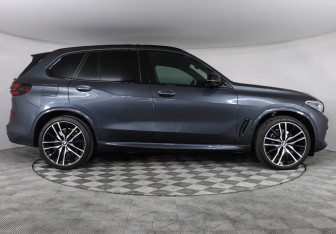 Подержанный автомобиль BMW X5 2021 года (6 фото)