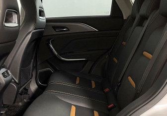 Подержанный автомобиль FAW Bestune T77 2021 года (13 фото)