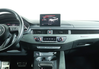 Подержанный автомобиль Audi A4 Sedan 2019 года (14 фото)