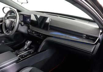 Подержанный автомобиль Toyota Camry Sedan 2025 года (10 фото)