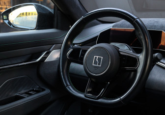 Подержанный автомобиль Zeekr 001 2022 года (14 фото)