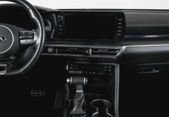 Подержанный автомобиль Kia K5 2020 года (15 фото)