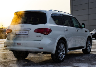 Подержанный автомобиль Infiniti QX80 2014 года (5 фото)