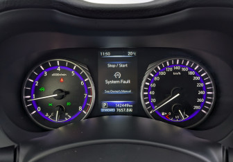 Подержанный автомобиль Infiniti Q50 2014 года (13 фото)