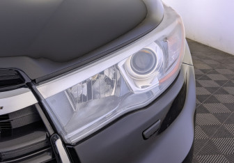 Подержанный автомобиль Toyota Highlander 2015 года (11 фото)