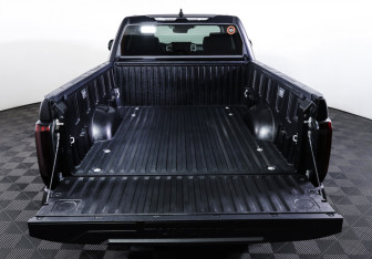 Подержанный автомобиль Toyota Tundra 2022 года (10 фото)