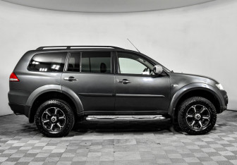 Подержанный автомобиль Mitsubishi Pajero Sport 2013 года (4 фото)