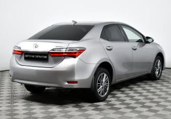 Подержанный автомобиль Toyota Corolla Sedan 2018 года (5 фото)