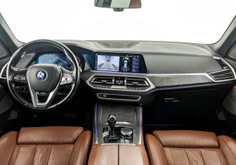 Подержанный автомобиль BMW X5 2018 года (14 фото)
