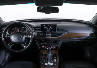 Подержанный автомобиль Audi A6 Sedan 2015 года (17 фото)