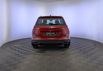 Подержанный автомобиль Volkswagen Tiguan 2021 года (6 фото)