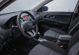 Подержанный автомобиль Kia Ceed Wagon 2010 года (10 фото)