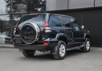 Подержанный автомобиль Toyota Land Cruiser Prado 2004 года (4 фото)