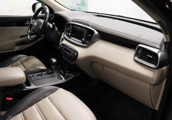 Подержанный автомобиль Kia Sorento 2018 года (8 фото)