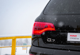 Подержанный автомобиль Audi Q7 2013 года (8 фото)