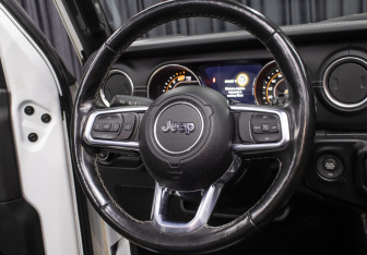 Подержанный автомобиль Jeep Wrangler 2020 года (17 фото)