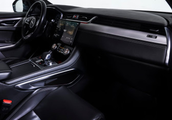 Подержанный автомобиль Jaguar F-Pace 2021 года (10 фото)