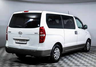 Подержанный автомобиль Hyundai H-1 2012 года (5 фото)